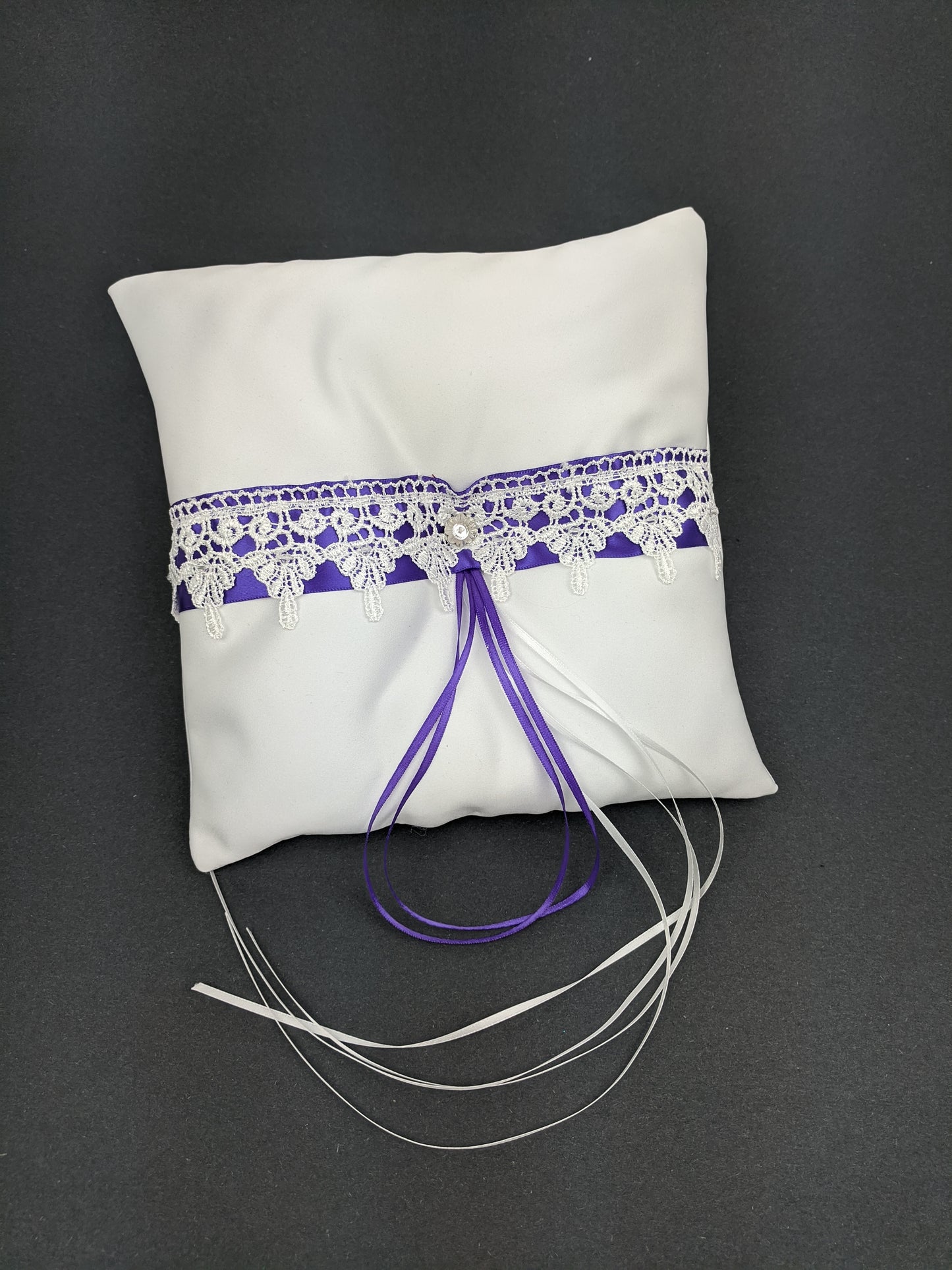 052B Coussin d'alliances blanc et mauve