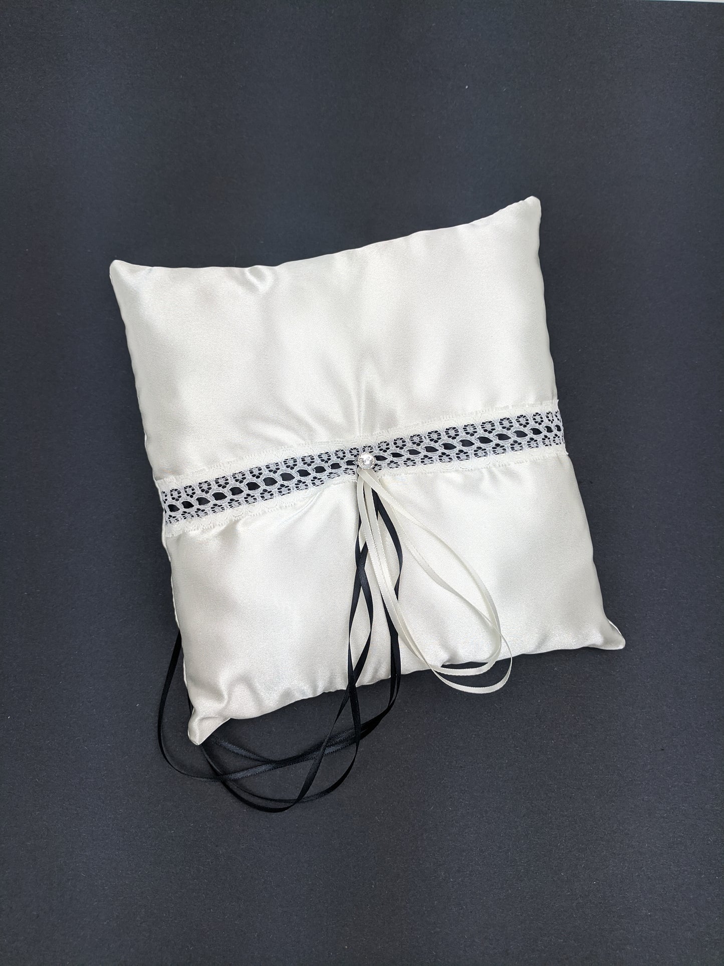 060B Coussin d'alliances ivoire et marine