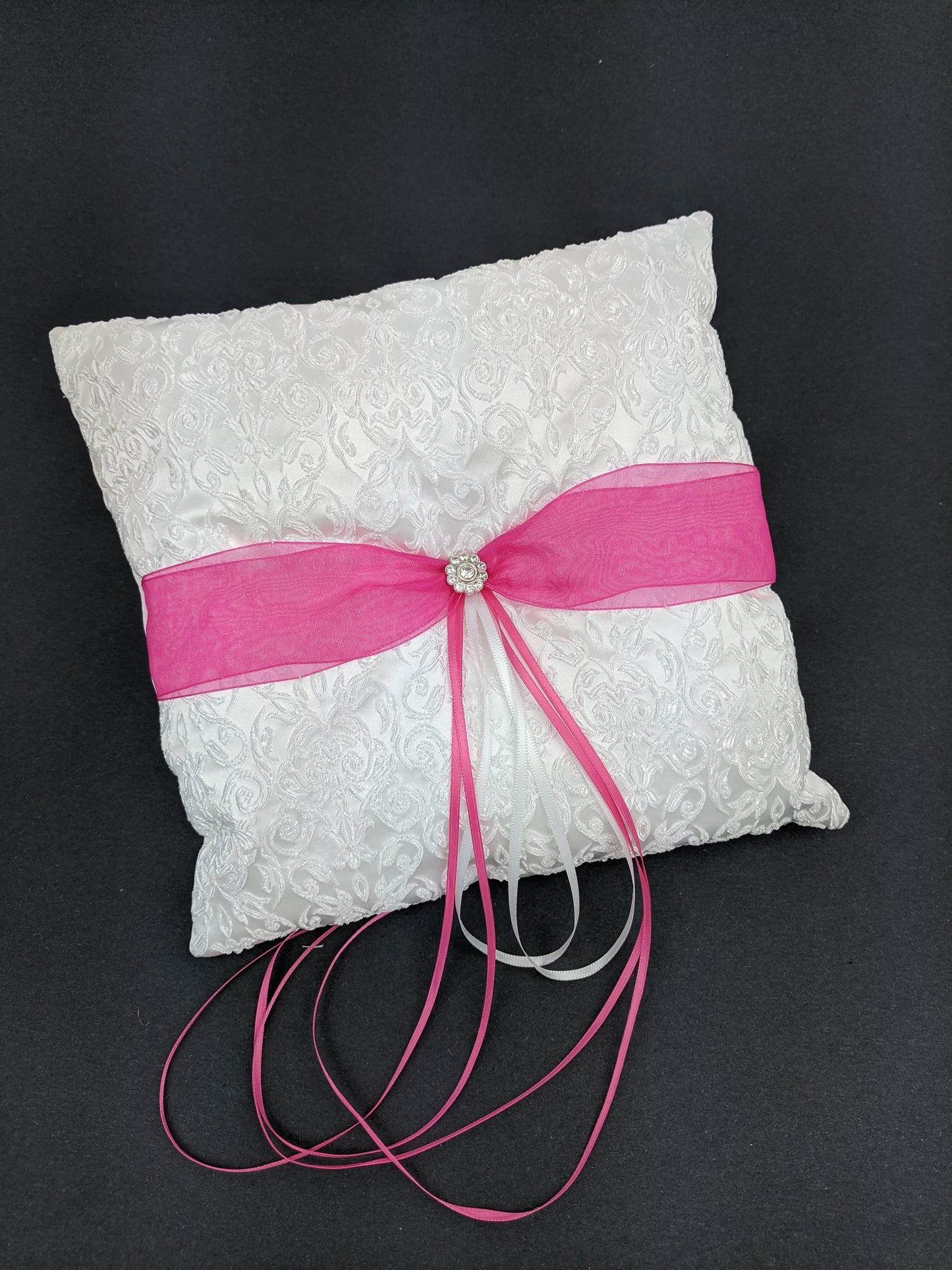 023A Coussin d'alliances en dentelle blanche et rose