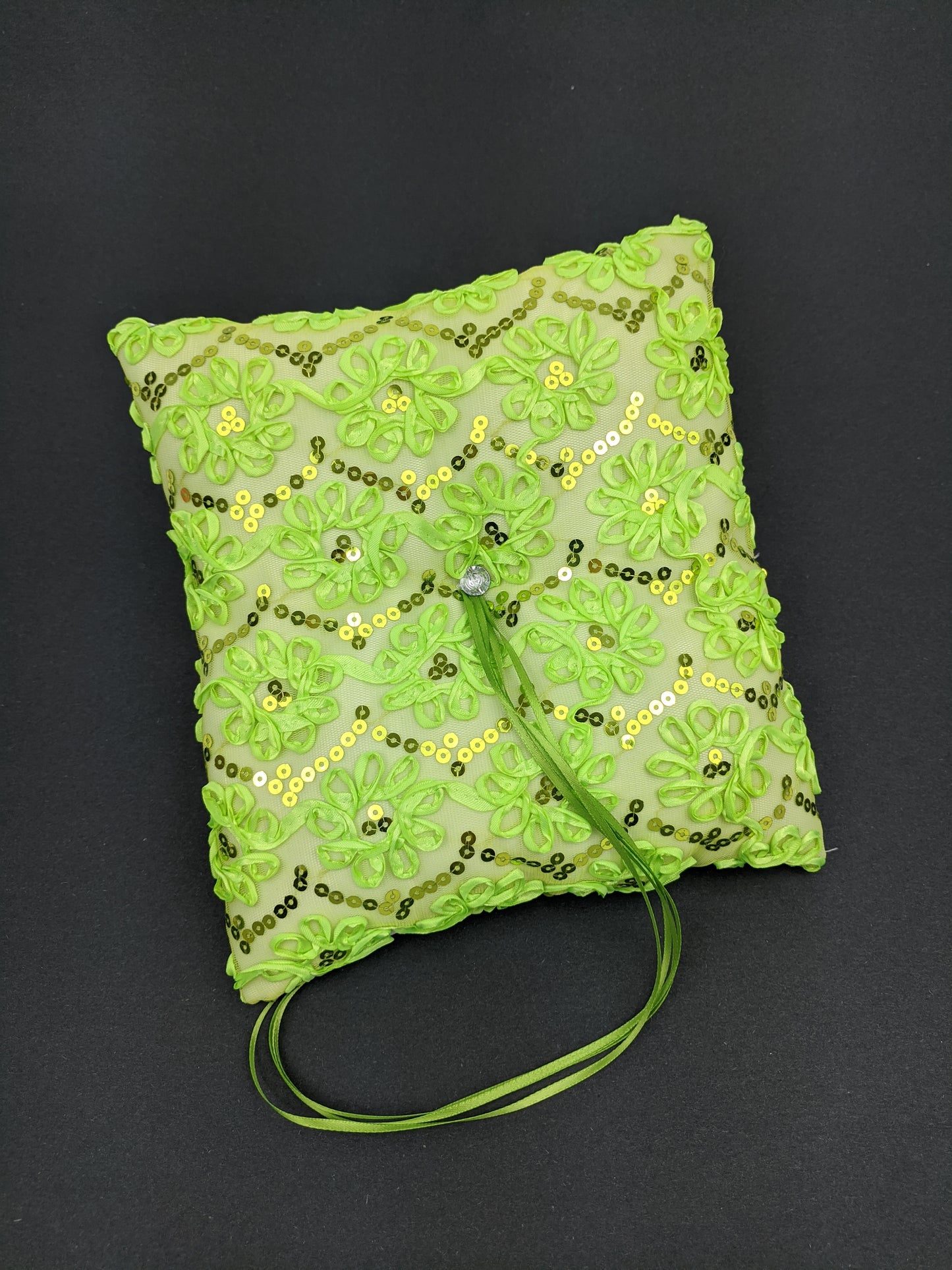 017B Coussin d'alliances en dentelle vert lime