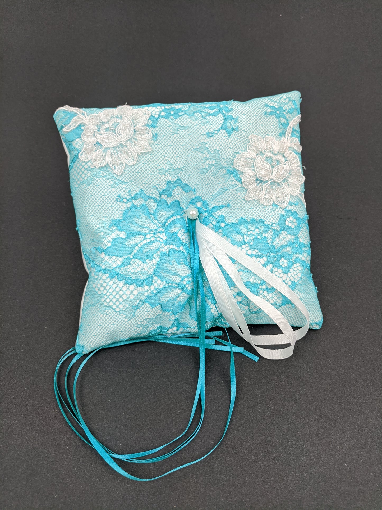 030C Coussin d'alliances en dentelle turquoise