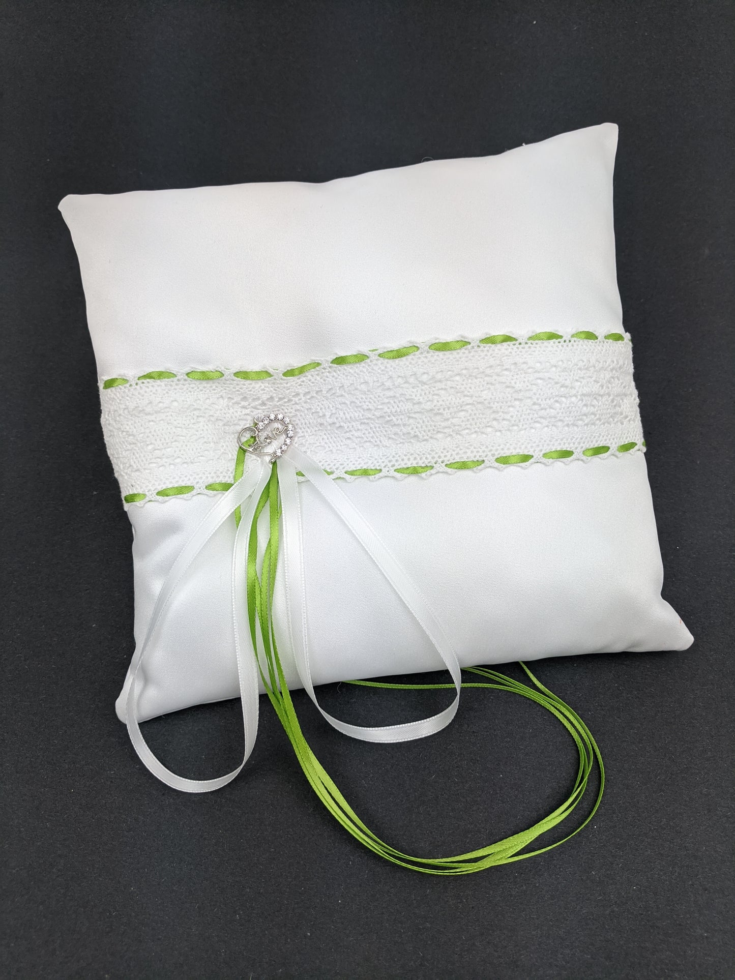 038A Coussin d'alliances blanc avec ruban vert lime