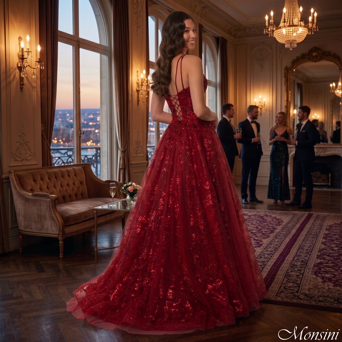 Vue de dos d'une robe de bal longue Monsini montrant le design croisé à lacets et le dos ouvert.